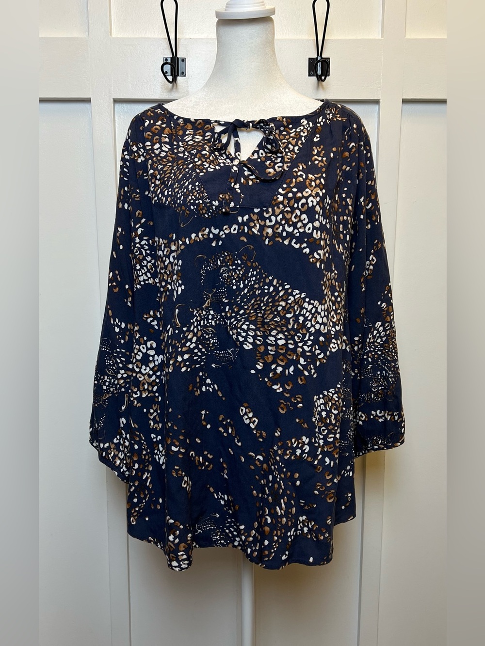 Evri Plus Size 1X Animal Print V-neck Blouse Top Shirt Flowy Balloon 3/4 Sleeves